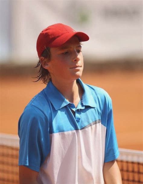 Stefanos tsitsipas is a famous greek professional lawn tennis player. VRCT-SP_TSITSIPAS-04-IMG-O | Cree en ti mismo, Generación ...