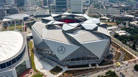 Mereka tidak membangun stadion baru. A Modern Coliseum: An Inside Look at the Atlanta Falcons ...
