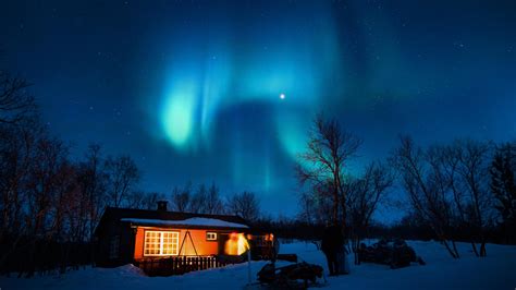 2560x1440 House Under Aurora Northern Lights 1440p Resolution Hd 4k