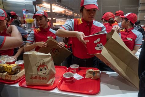 Jollibees Manhattan Opening Was Packed With Devoted Fans In Long Lines