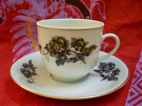 Ia keluarkan batangnya dan aku dimintanya menghisapnya lagi. Cerita Motivasi Mendidik: Perbandingan Cawan dengan Kolam