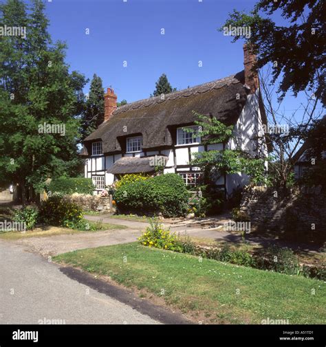 Thatched Black And White Cottage Bredon Worcestershire England Uk