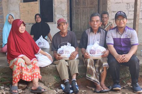 Penyaluran Bantuan Kebutuhan Pokok Lansia Dhuafa Griya Yatim Dhuafa