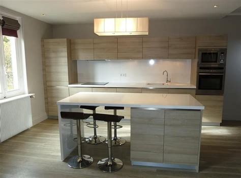 Fabriqué dans nos atelier cette îlot centrale sur mesure prendra sa place dans votre cuisine. J'adore ! Allez sur www.domozoom.com découvrir les plus ...