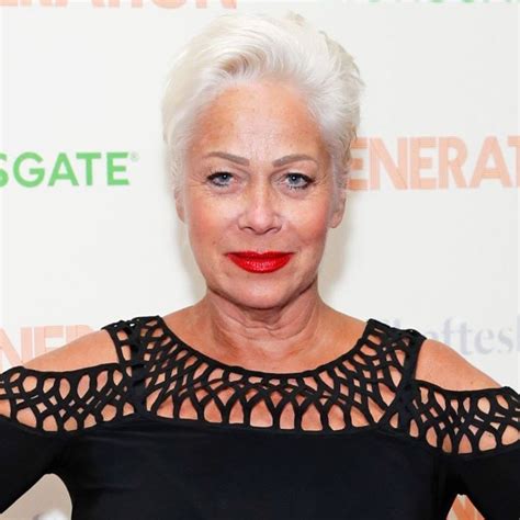 Loose Womens Denise Welch Is A Vision In Figure Defining Short Shorts