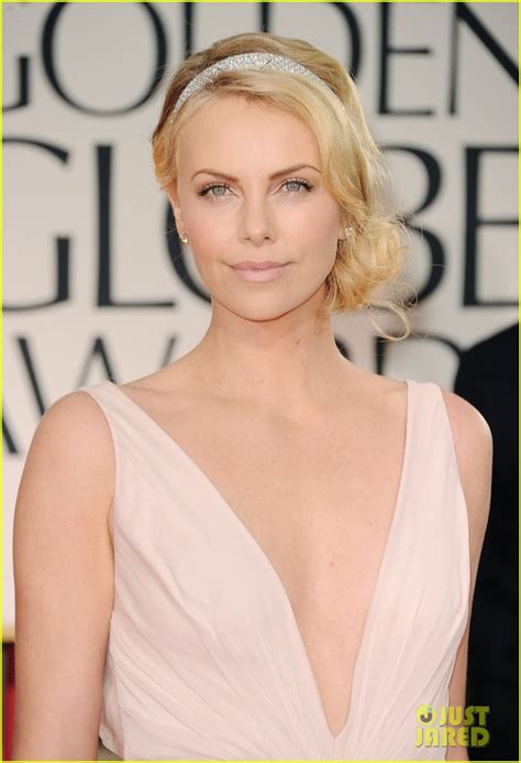 Charlize Theron Golden Globes 2012 Red Carpet Photo 2618441 2012