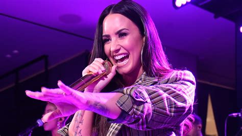 Demi Lovato Singing Wallpaperhd Celebrities Wallpapers4k Wallpapersimagesbackgroundsphotos