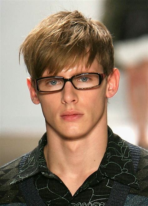 Angular Fringe Hairstyle For Round Face Mens Hairstyles X Short