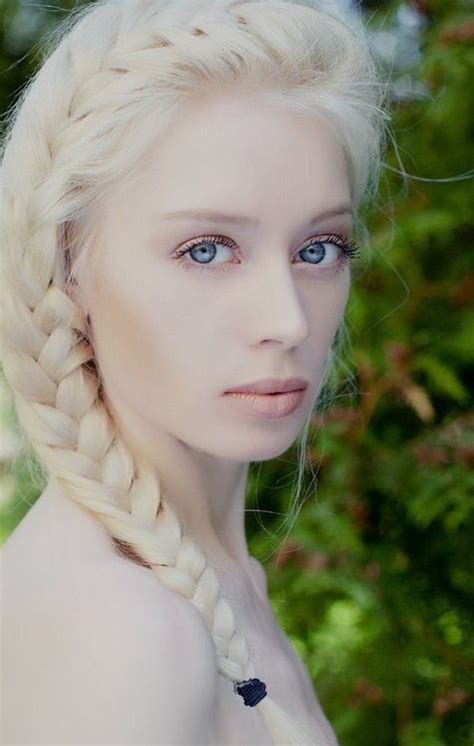 Absolutely Love This Look Pale Skin White Blonde Hair And A Pretty
