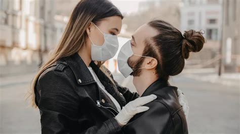 Canada S Top Doctor Suggests To Wear Mask While Having Sex