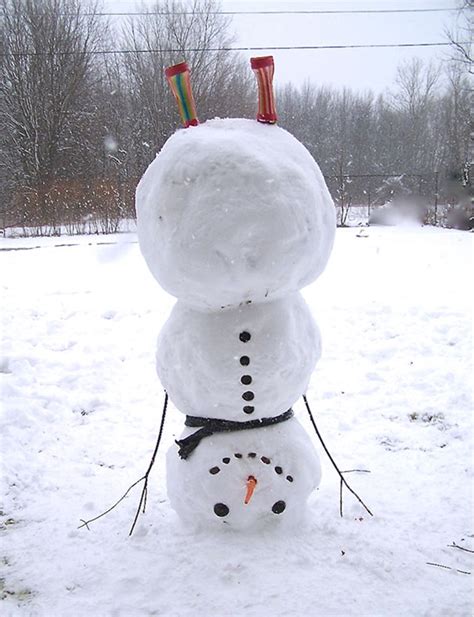 15 Hilariously Creative Snowmen That Would Make Calvin And Hobbes Proud