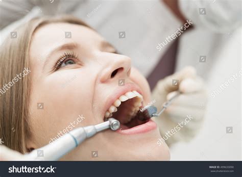 imágenes de Open mouth dentist Imágenes fotos y vectores de stock Shutterstock