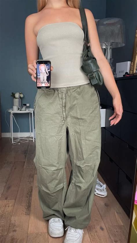 styling urban outfitters parachute pants 💌 urbanoutfitters streetwear outfit trendy