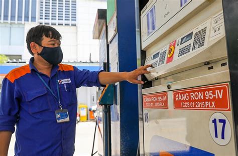 Như vậy, đây là đợt tăng giá bán lẻ xăng, dầu trong nước thứ hai liên tiếp từ đầu tháng 6 đến nay. Giá xăng dầu đồng loạt tăng mạnh từ chiều ngày 11/12 ...
