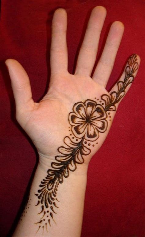 Prettiness is all loaded in this easy swirl flower pattern for back hands. 30 Simple & Easy Henna Flower Designs of All Time • Keep ...