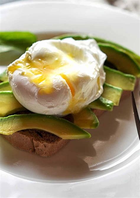 How To Poach An Egg Steps And Tips Incredible Egg Poached Eggs
