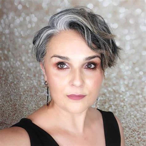 Transitioning To Gray Hair 101 New Ways To Go Gray In 2020 Hair Adviser Blue Grey Hair Grey