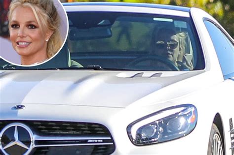 Britney Spears Holds Phone Driving Solo For First Time Since Regaining