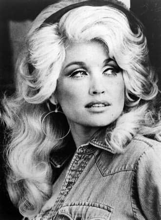 Submitted 12 days ago by latestnewsuk. Zum Siebzigsten der Sängerin Dolly Parton