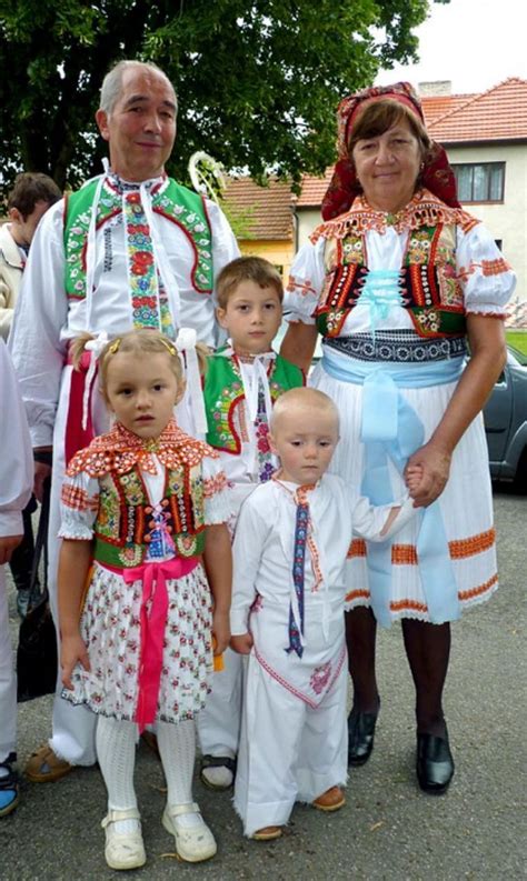 Check Out This Amazing Trip Slideshow Traditional Outfits Italian