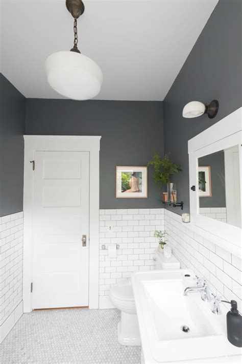 The 30 Best Bathroom Colors Bathroom Paint Color Ideas Apartment