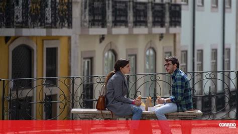 Mesmo que, por hipótese, a economia não crescesse do 1º para o 2º trimestre de. Domingo de sol leva portugueses às ruas de Lisboa apesar ...