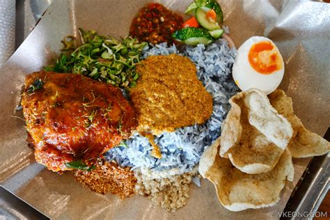 This kind of nasi lemak, in which its offical name is nasi kerabu, is usually found in the north and east of malaysia, like perlis, kedah, kelantan, terengganu or penang. Kesom Cafe Kelantan Food @ Aman Suria, Petaling Jaya