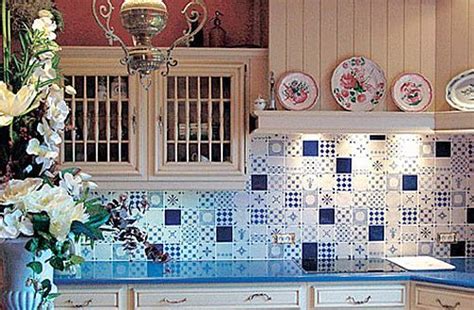 Los azulejos de cerámica blanca son preferibles al metal más frío en una cocina rústica. Azulejos para cocinas rústicas. | Cocinas rústicas ...