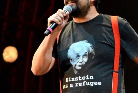 Ο σπύρος γραμμένος κουρεύει τον φοίβο δεληβοριά και εκείνος απαντά για το ενδεχόμενο συνεργασίας με την. «Πίσω από το αστείο συνήθως κρύβεται μια μαύρη αλήθεια» | politischios.gr