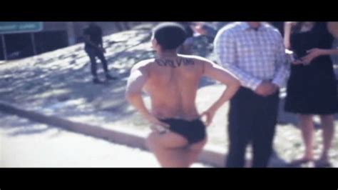 Erykah Badu Faces Misdemeanor Charge For Nude Walk