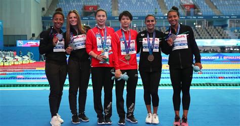 Espinosa, la clavadista mexicana más laureada en la historia del país, participó en atenas 2004, beijing 2008, londres 2012 y río 2016. Paola Espinosa: Las clavadistas Paola Espinosa y Melany ...