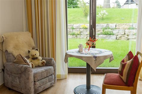 Unser kleines familiäres 35 betten haus befindet sich im zentrum vom bad füssing, zu der europa therme und therme i haben sie 200 bzw. Haus St. Hildegard in Oberdischingen auf Wohnen-im-Alter.de