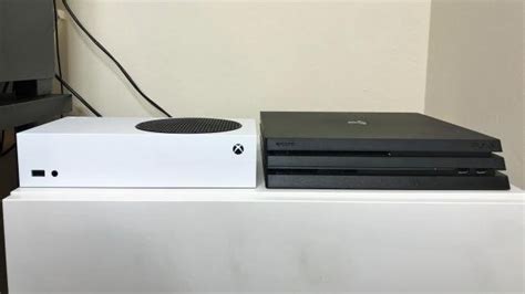 Xbox Series S Size Comparison Proves Itll Fit Nicely On Your Shelf