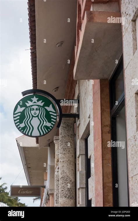 Starbucks Signage Cafe Logo Hi Res Stock Photography And Images Alamy