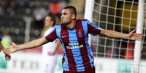 35 yaşında ama futbola olan aşkı 18 yaşında. Burak Yılmaz Avrupa'da en çok gol atan 3. futbolcu oldu