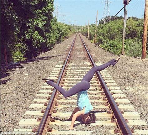 Miranda Kerr And Hilaria Baldwin Slammed By Yoga Pros For Mocking