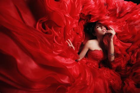 Wallpaper Wanita Model Bahu Telanjang Asia Gaun Merah Mode Gelang Pakaian Percintaan