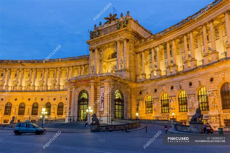 Austria Vienna Veduta Del Palazzo Hofburg Illuminato Al Crepuscolo