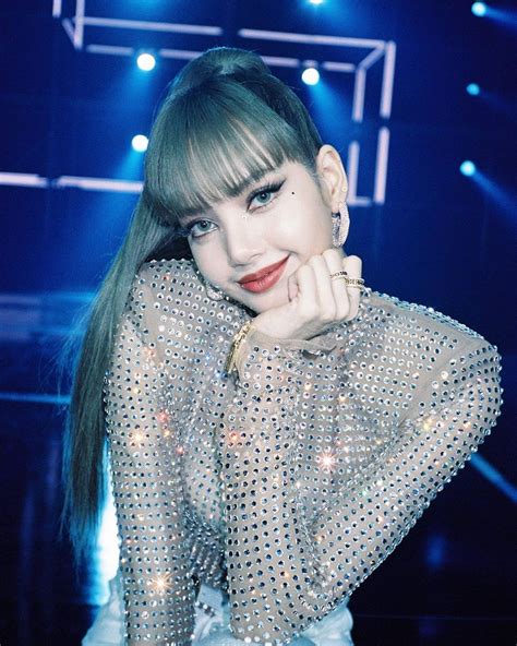 Blackpinks Lisa Is Voted As The Most Beautiful Face Of 2021 By Tc