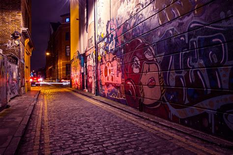 city-side-street-with-street-art-and-graffiti-captured-by-night