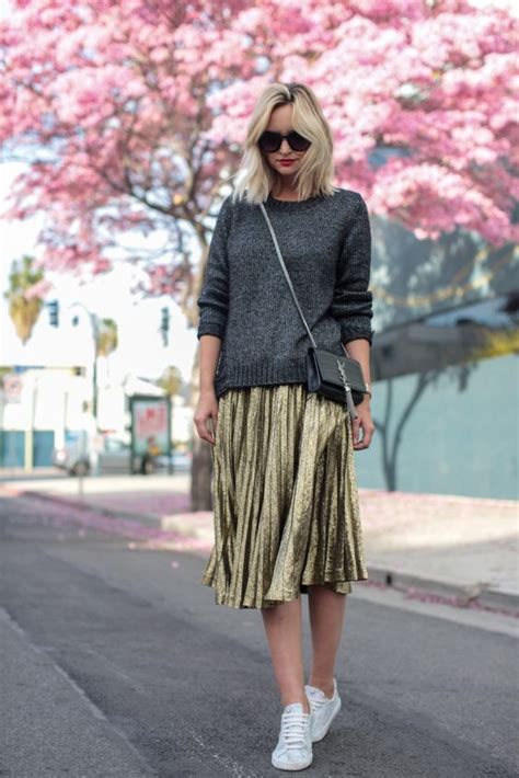 17 Looks To Wear Grey Sweater Trendynesia