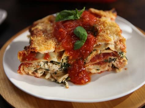 Your exclusive source for the latest healthy eating photos, blogs, articles, top lists and meal ideas. Spinach Lasagna Recipe | Rachael Ray | Food Network