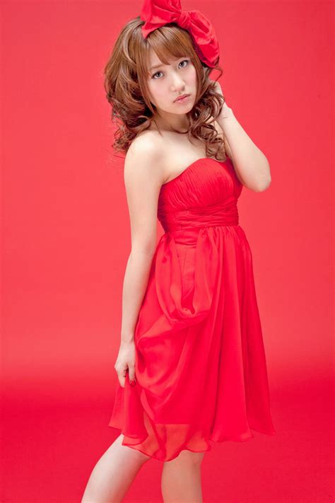 Minami Takahashi Japanese Sexy Idol Sexy Red Robe Fashion Photo Shoot