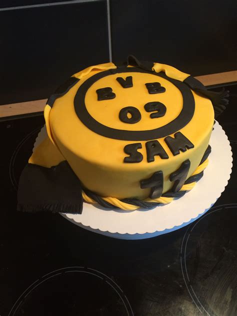 Wichtig, damit nichts in der form hängen bleibt. BVB Torte | Bvb torte, Torten