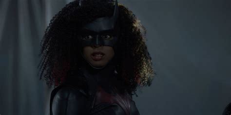 Fotos promocionais de novo episódio de Batwoman revelam vilão