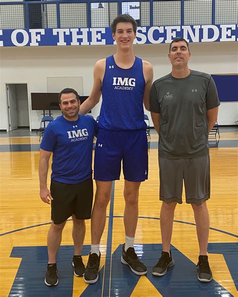Meet Olivier Rioux 7ft 5 Canadian Nba Hope At Img Academy Who Is