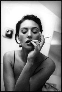 Smoking Celebrity B W Smoking And Nude Pictures Of Monica Bellucci