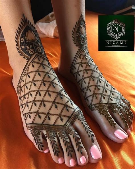 Simple Leg Mehndi Designs For The Bride To Be That Are In Vogue Right Now