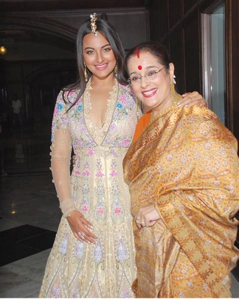 What A Beautiful Pic Of Sonakshi Sinha With Her Lovely Mom Bollywood ” Poonam Sinha