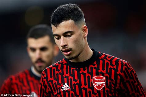 Mikel arteta reacts to arsenal failing to get the result they needed against villarreal in europa arsenal manager mikel arteta has admitted that the gunners weren't good at crucial moments of the. Mikel Arteta clings to lone spark Gabriel Martinelli while ...